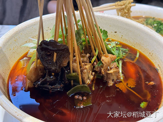 晚上和我弟去吃烧烤涮锅，两人消费221元。_美食生活