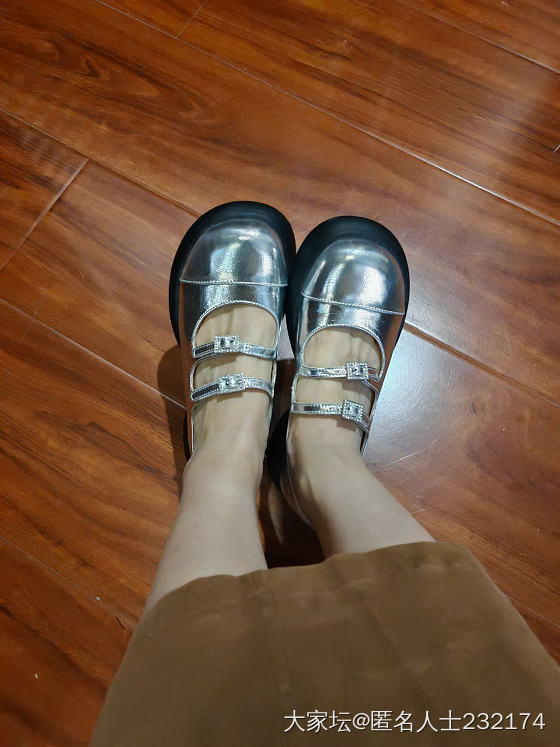 有和我一样喜欢各种鞋子的姐妹们吗_穿搭