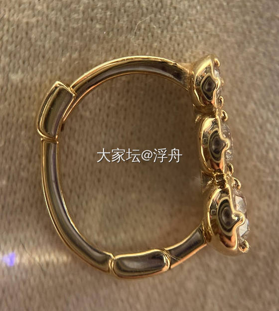 向大家推荐培育钻耳圈款式，小巧低调日常不用摘_培育钻