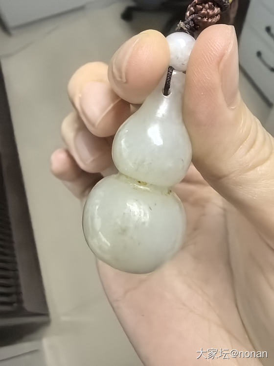 买了第一个和田玉挂件，大家帮忙看看_文玩玉石和田玉