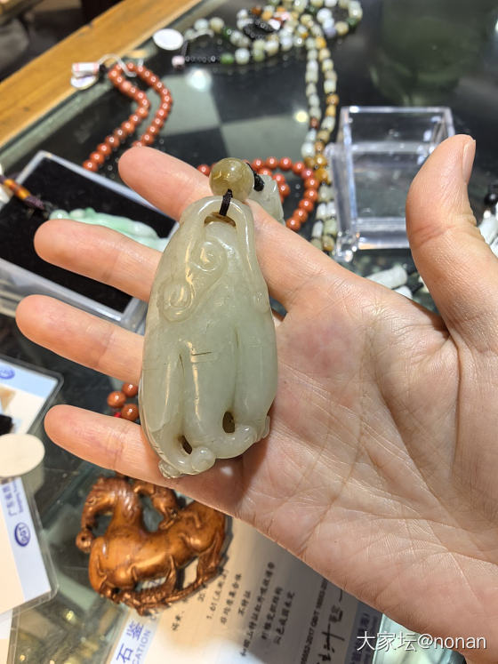 买了第一个和田玉挂件，大家帮忙看看_文玩玉石和田玉