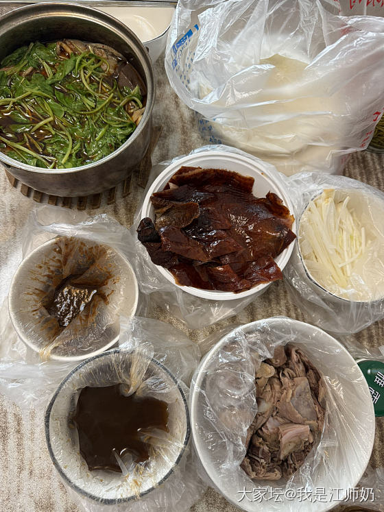 心情不好不能喝酒，吃个烤鸭卷饼吧，难得进一次城，这个得买。😊_美食