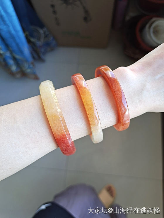 佘太翠草莓酱手镯_玉石