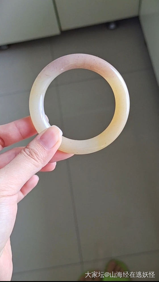 佘太翠水蜜桃手镯_玉石