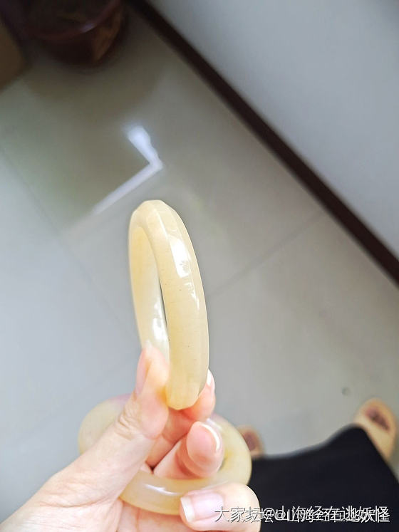 佘太翠水蜜桃手镯_玉石