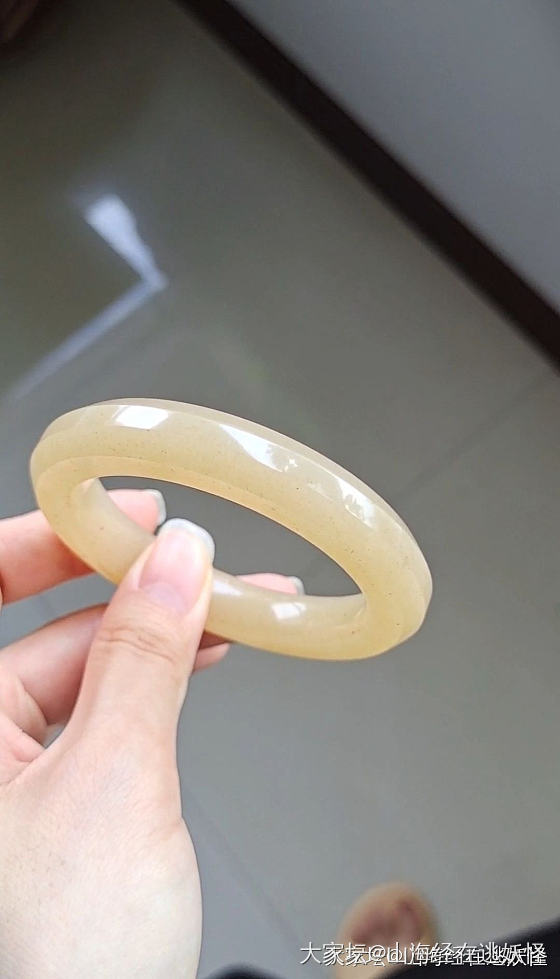 佘太翠水蜜桃手镯_玉石