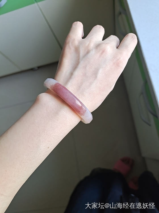 佘太翠水蜜桃手镯_玉石