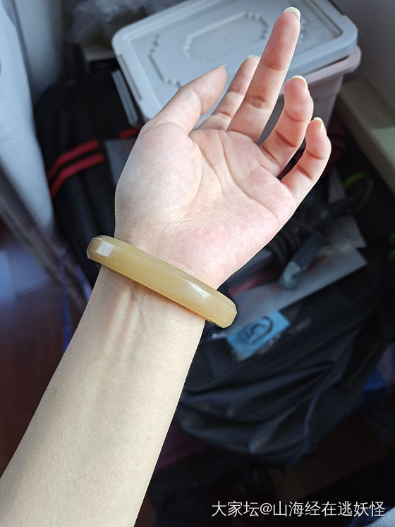 佘太翠水蜜桃手镯_玉石