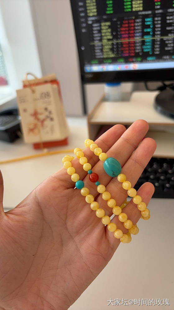 搭配是门学问，提提意见，应该怎么搭配_琥珀蜜蜡