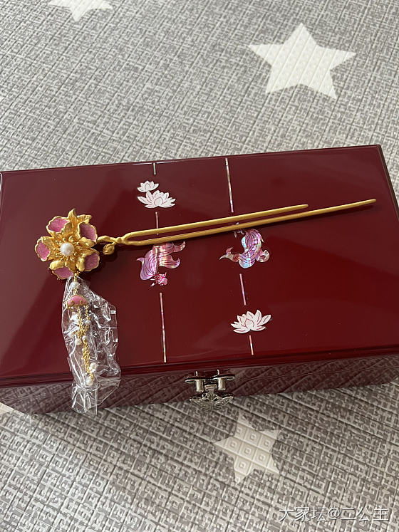 周大福海棠花钗_金