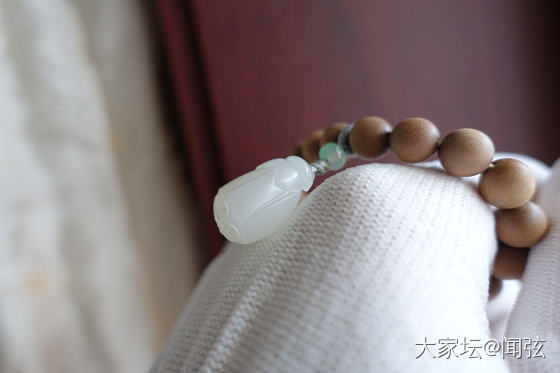 姐妹们老山檀搭配白玉和翡翠怎么样_老山檀