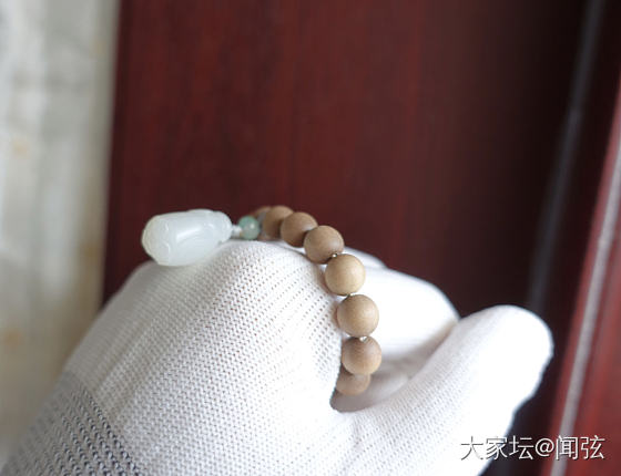 姐妹们老山檀搭配白玉和翡翠怎么样_老山檀