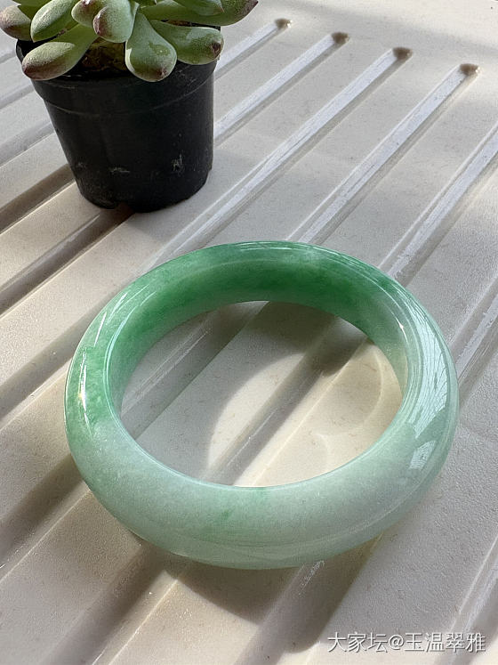 厚装翡翠手镯求个估值_手镯翡翠
