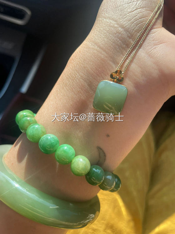 碧玉粉青方糖的搭配_吊坠和田玉