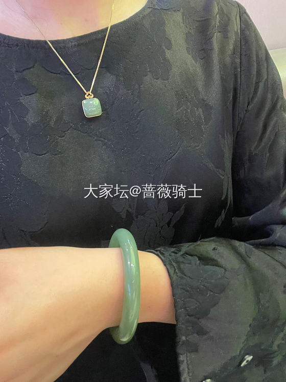 碧玉粉青方糖的搭配_吊坠和田玉