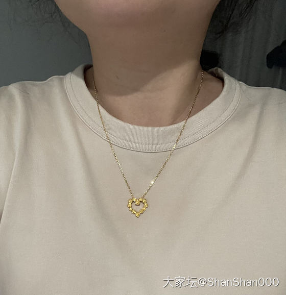 周生生爱心玫瑰，克价80几，还是挺美貌的_金