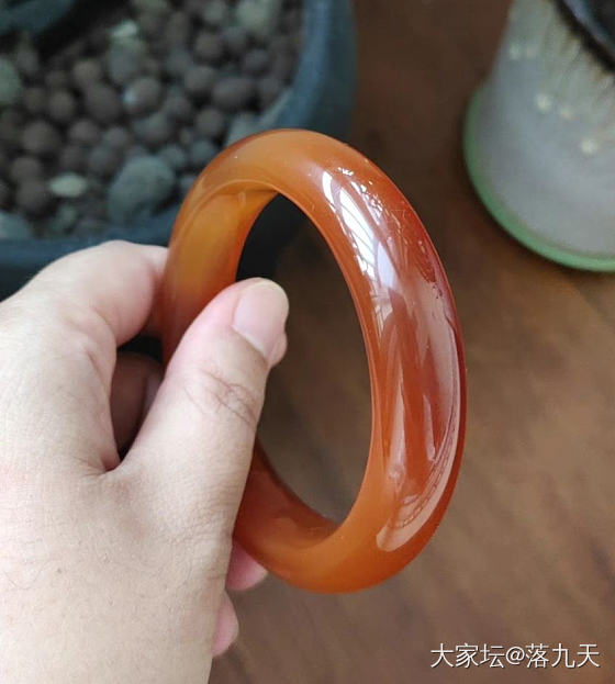 57圈口天然高品马红玛瑙手镯，版型特别大气舒适，胡萝卜色_玉石