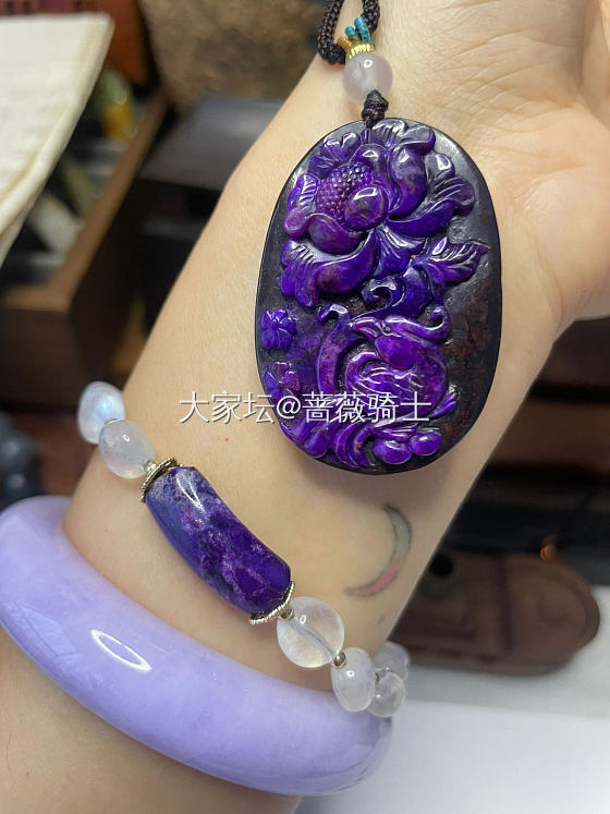 舒俱来和翡翠的紫，喜欢那种紫？_手镯吊坠翡翠