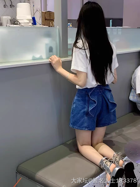 这种蝴蝶结🎀牛仔裤真的好看吗？_穿搭