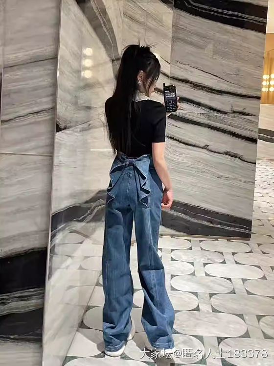 这种蝴蝶结🎀牛仔裤真的好看吗？_穿搭