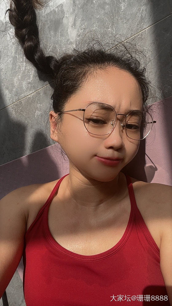 姐妹们都爱撸铁吗_运动