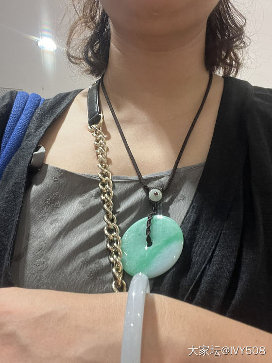 护心镜一样的超大白底青平安扣_平安扣翡翠