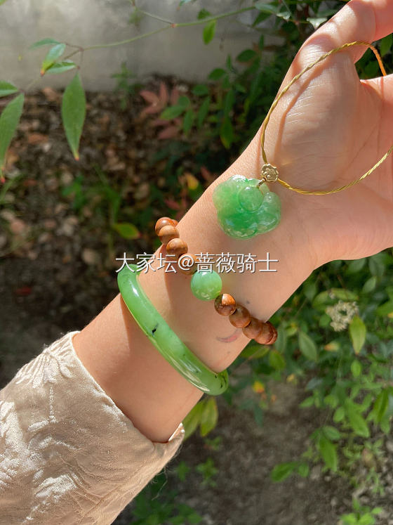 翡翠冰甜绿搭配猕猴桃_搭配吊坠翡翠