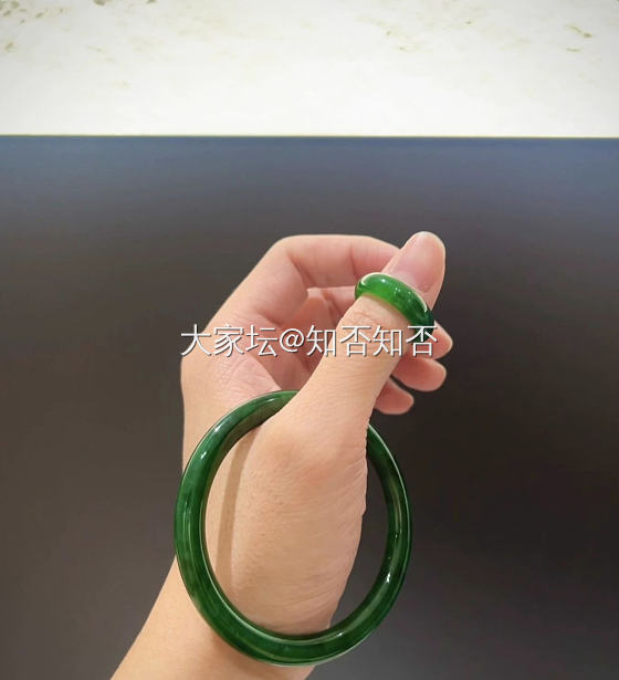 出一套翡翠首饰_翡翠