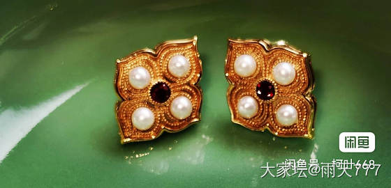 18k金镶嵌的耳环_金