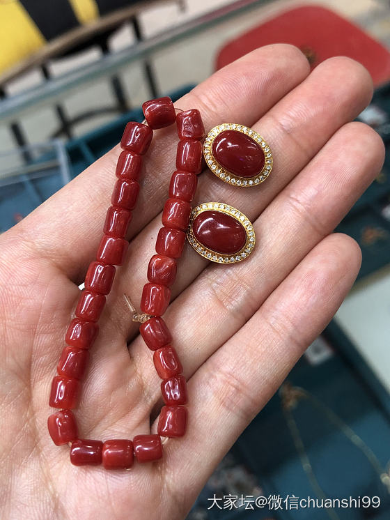 阿卡珊瑚18黄金钻石耳钉_有机宝石
