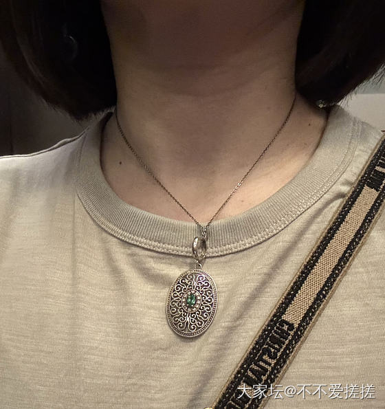 移动的首饰架_时尚彩色宝石