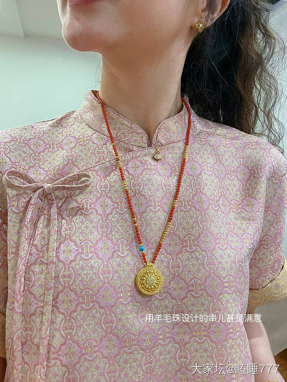 近日份穿搭_搭配金