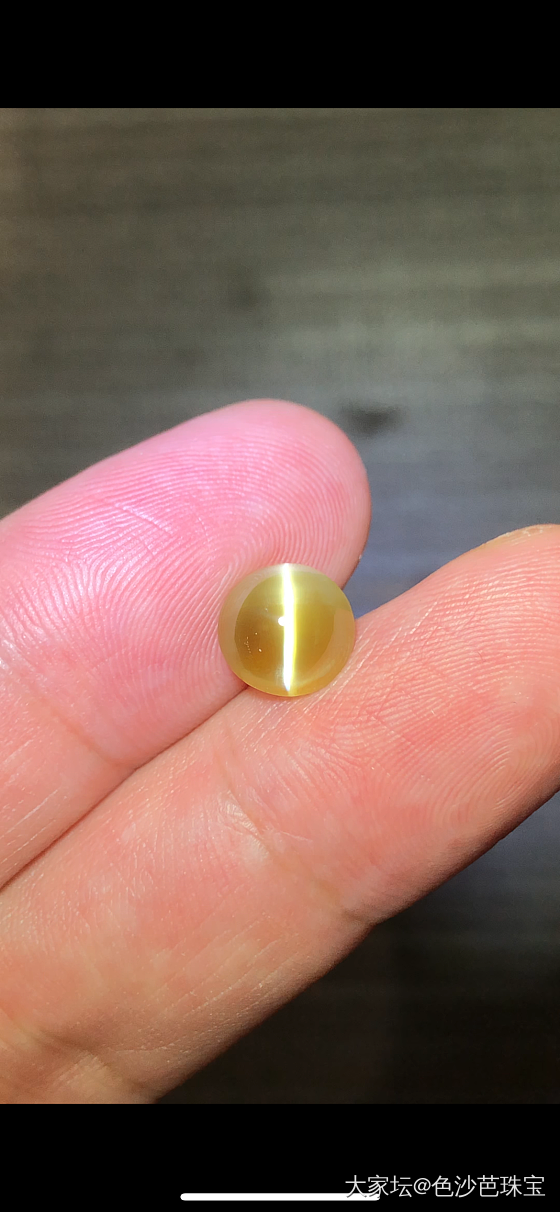 4.53克拉正圆形蜜糖金绿猫眼精品_名贵宝石