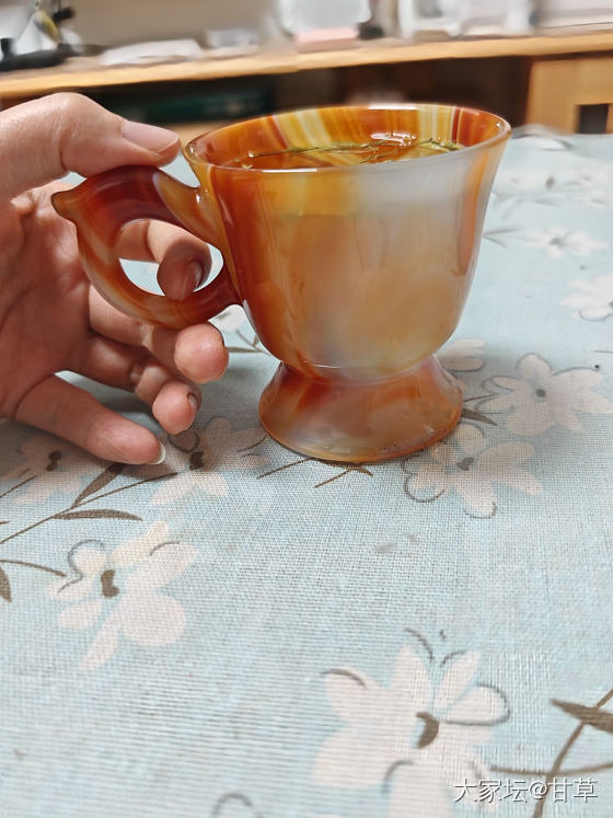 高脚的玛瑙杯还是蛮好用的_玉髓玛瑙
