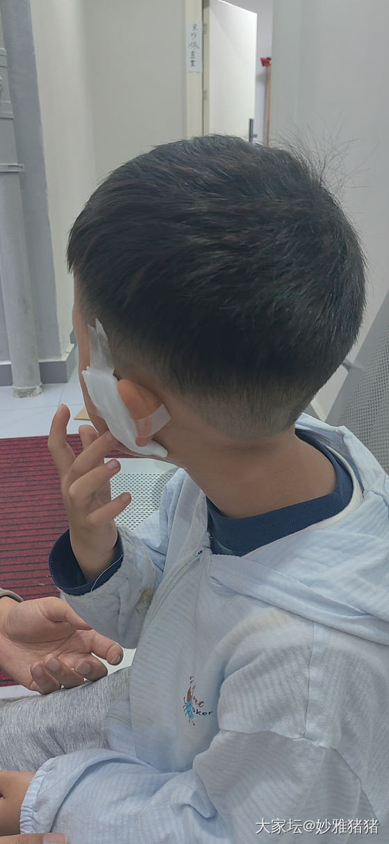 姐妹们，你们家孩子几岁开始独立下楼到小区玩耍的？_育教亲子