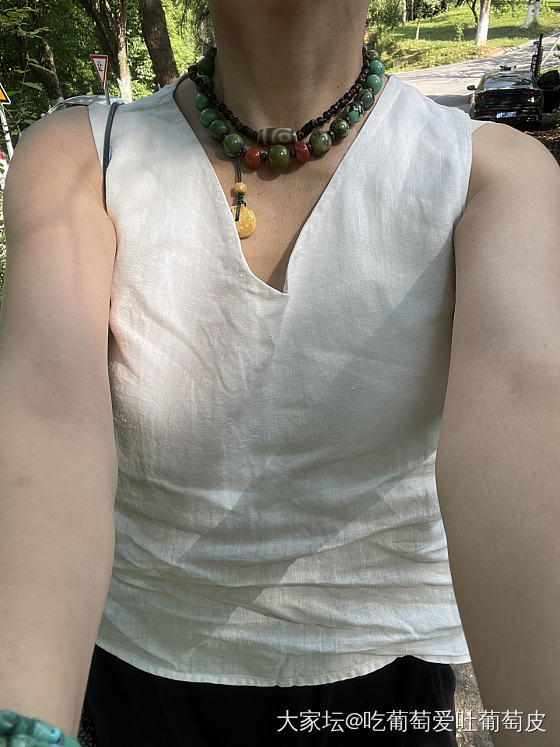 对亚麻真是又爱又恨，出门前熨好，动两下就皱了，但真的很舒服很好穿_穿搭