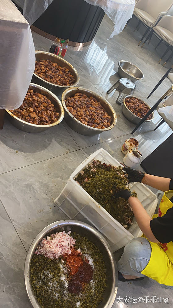 请问哪个品牌肉粽好吃呀
不会包，想买点，肉的蛋黄的
求推荐，送金币么么哒😗_美食