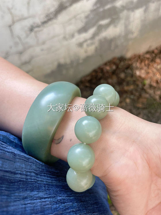 和田玉特色料，翠青籽_手镯和田玉