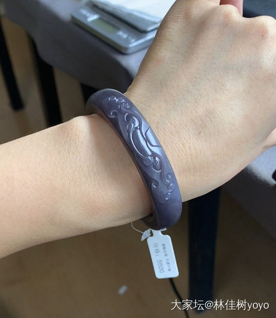 请问～这种浓紫色的手镯上手好不好看？_和田玉
