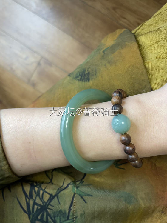 碧玉粉青一套_手镯和田玉