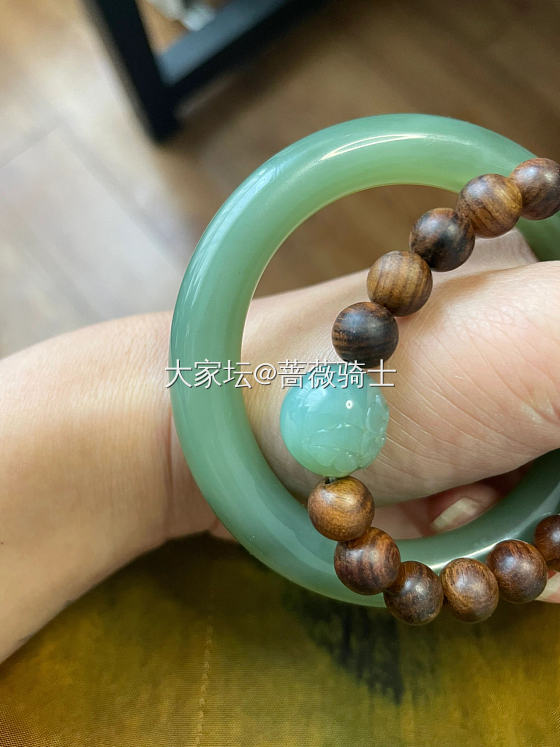 碧玉粉青一套_手镯和田玉