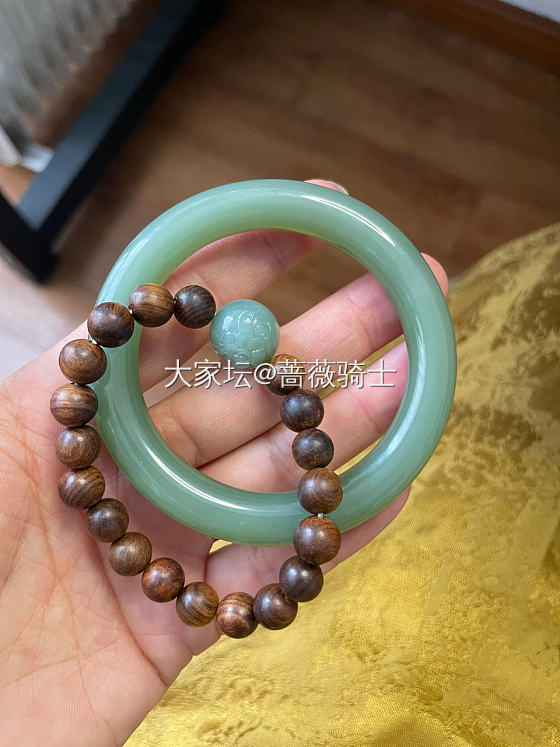 碧玉粉青一套_手镯和田玉