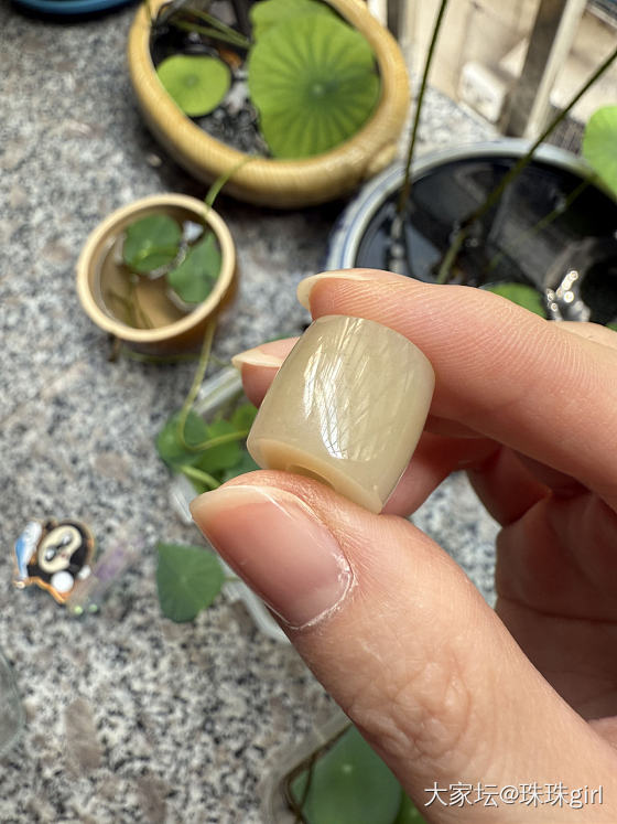 这颗猪油膏要不要留呢？_和田玉
