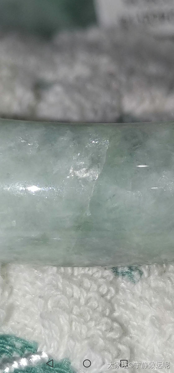 翡翠手镯有裂纹，会碎开吗？_翡翠