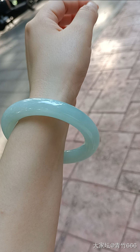 一支像和田玉的翡翠手镯_手镯翡翠