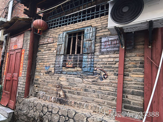 生活在这小山城，无意中发现这满墙的暖意。_闲聊