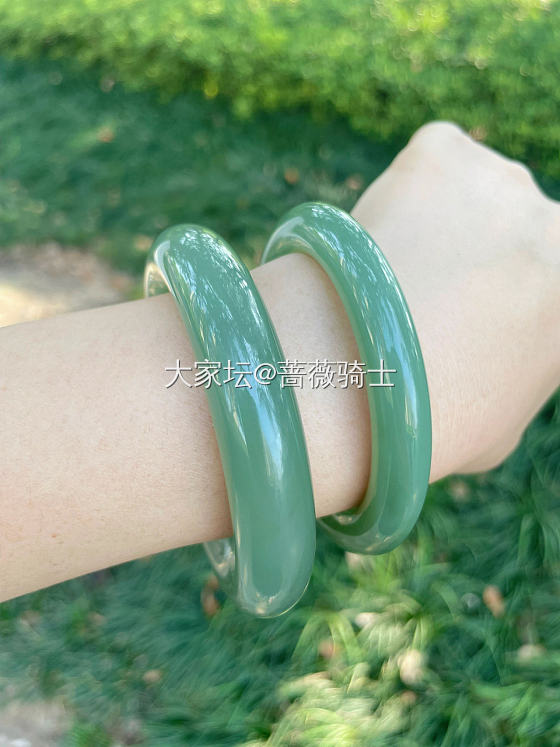 双镯，粉青&湖水绿傻傻分不清_手镯和田玉
