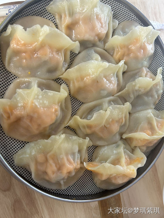 老妈不在家～今天午餐🍱～来个海胆灌汤包～_美食