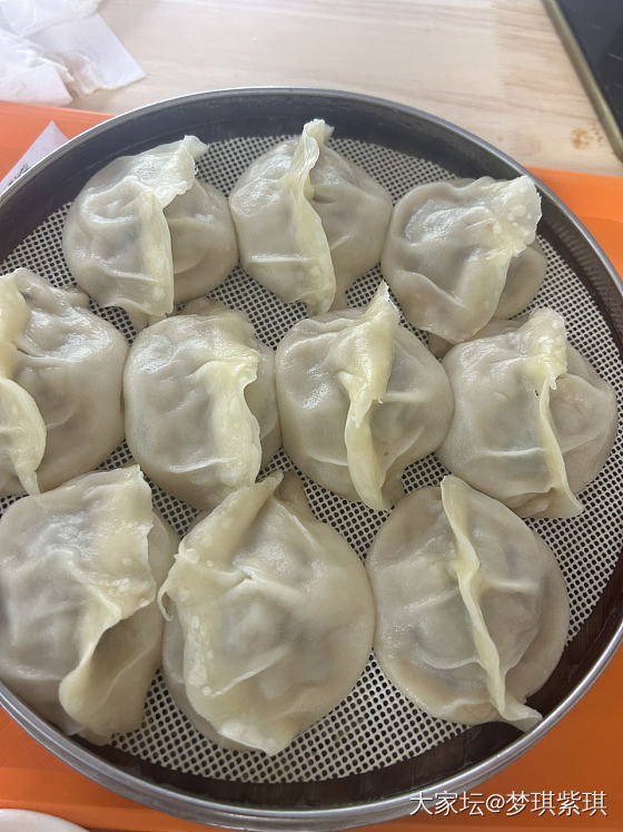 老妈不在家～今天午餐🍱～来个海胆灌汤包～_美食