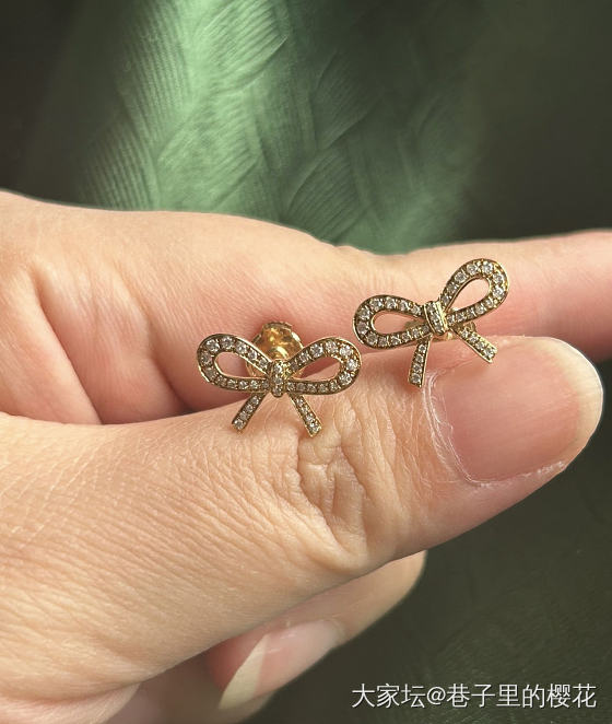 18k钻石蝴蝶结耳钉_金